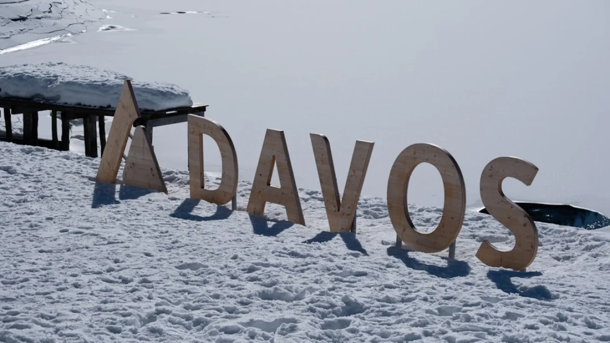 ダボスで吹き荒れたAI論争とCEOの誇示