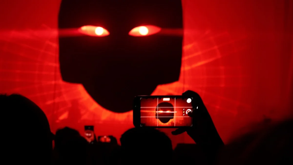 AI音声クローンが広げる過激化の波