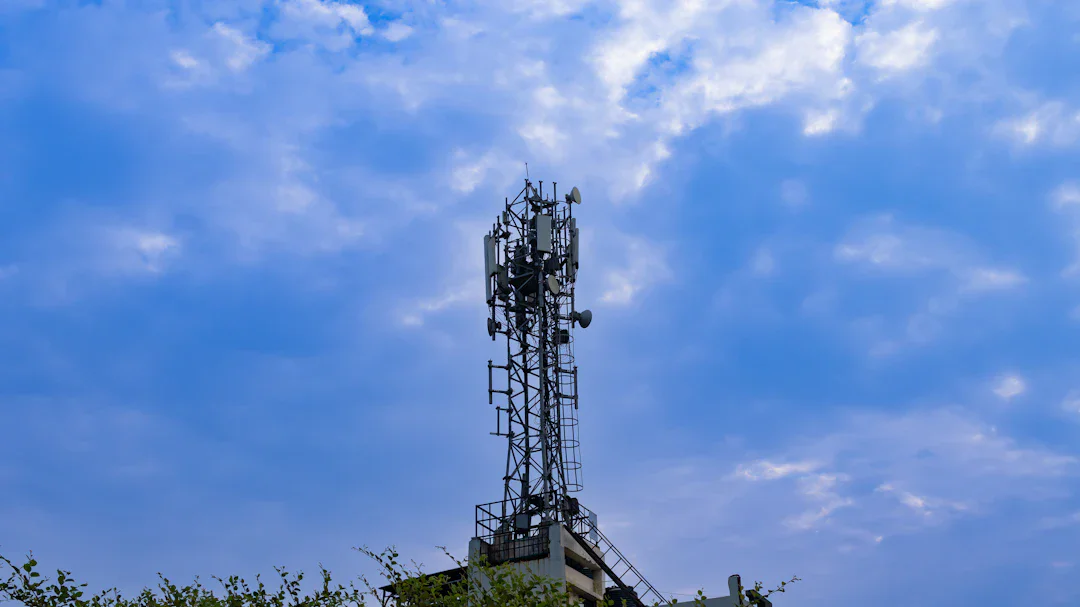 Reliance Ambani が 5 億人市場に AI エージェント統合——Jio Call Agent で通話自動処理、スマートホーム・医療・農業まで全面展開計画