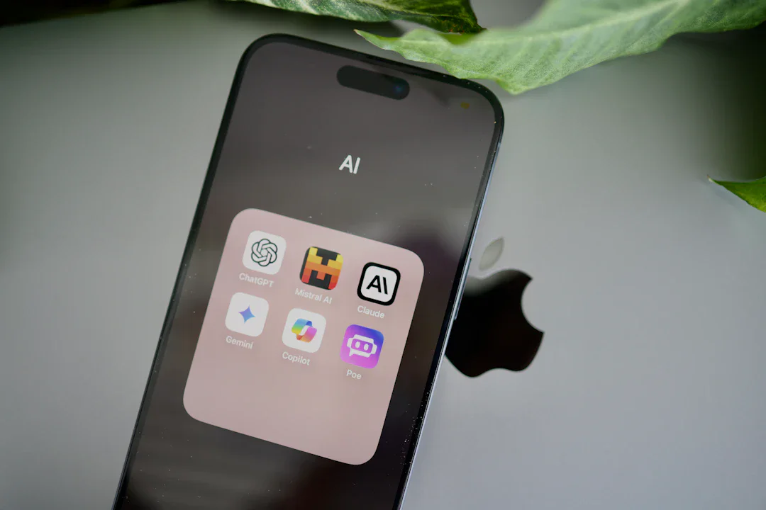 Apple Siri が ChatGPT レベルへ進化——iOS 27 パブリックベータで ChatGPT 風インターフェース公開、メール・写真・画面認識が全員試用可能に