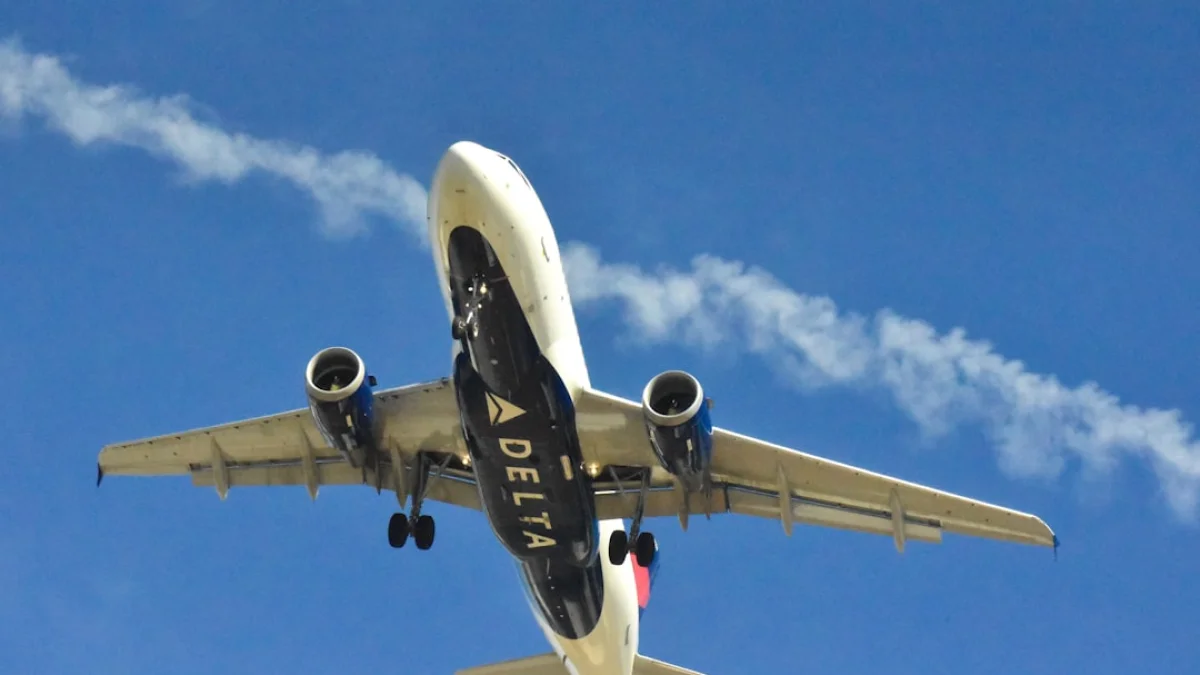 AIで飛行機雲を減らす挑戦：実証と課題