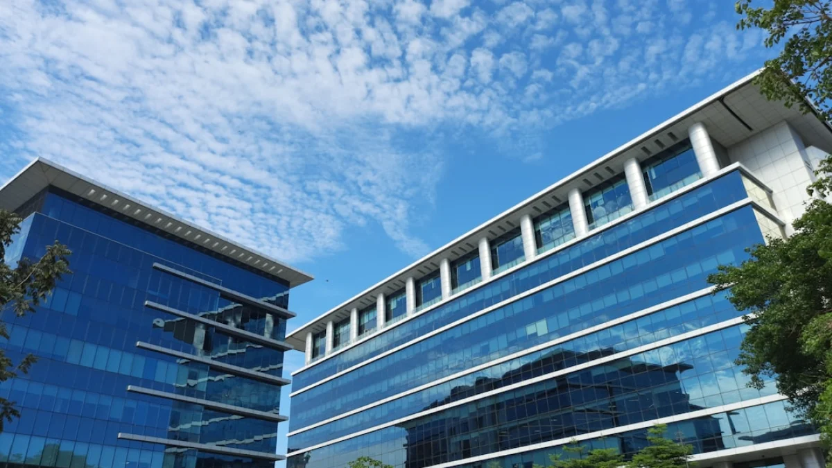 AWSが仕掛けるLLM強化とチップ戦略