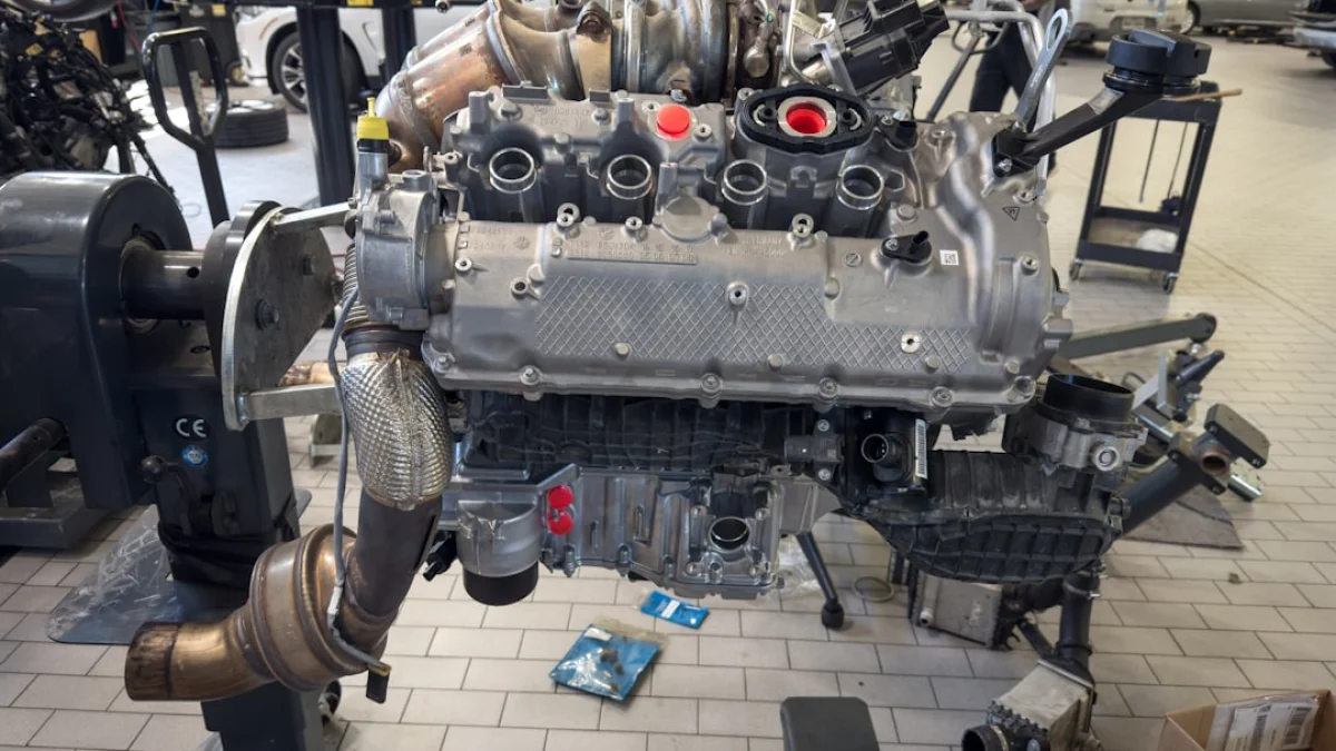 BMWがドイツ工場でAIヒューマノイド実証導入