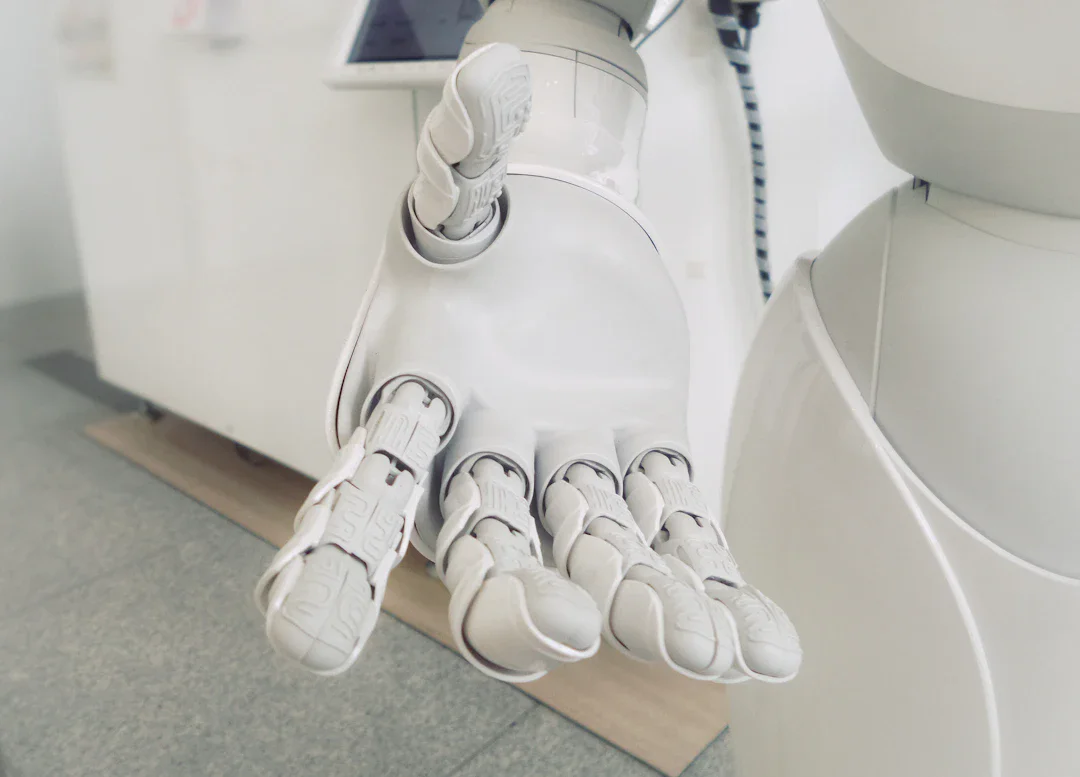 中国、ロボットの『手』を極める。embodied AI が humanoid 実用化の鍵に