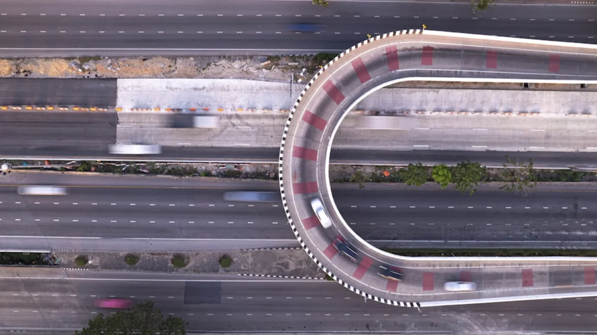 人の監督で進化する企業AIエージェントの現場