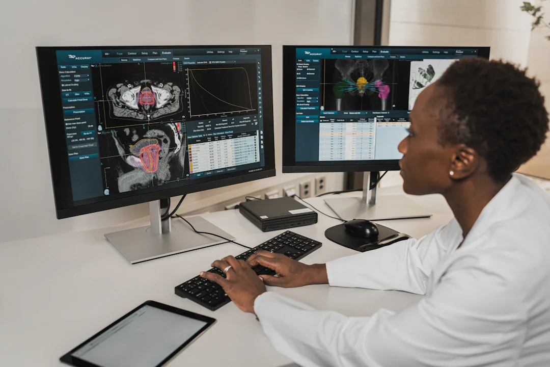 FDA が AI とクラウドで臨床試験を革新、新薬承認期間を 20～40% 短縮へ