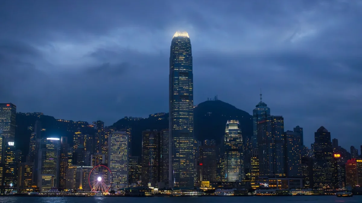 香港デビューで急騰、中国AI株の行方