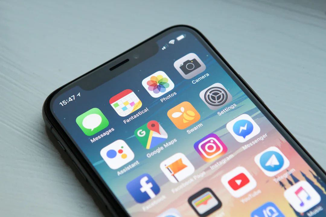 AI インフラ投資がインド smartphone 市場を直撃、低価格帯で出荷 45% 減、価格上昇 4～68%