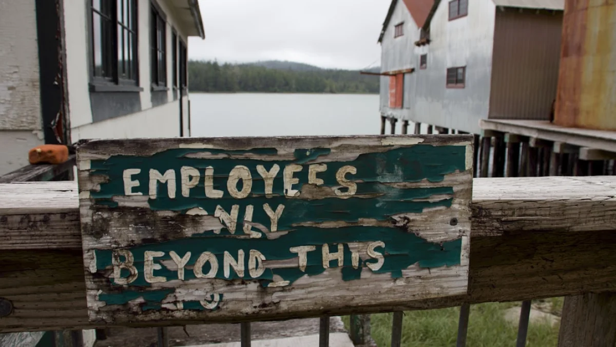 AIで人員削減は本当か？米企業の主張と現実