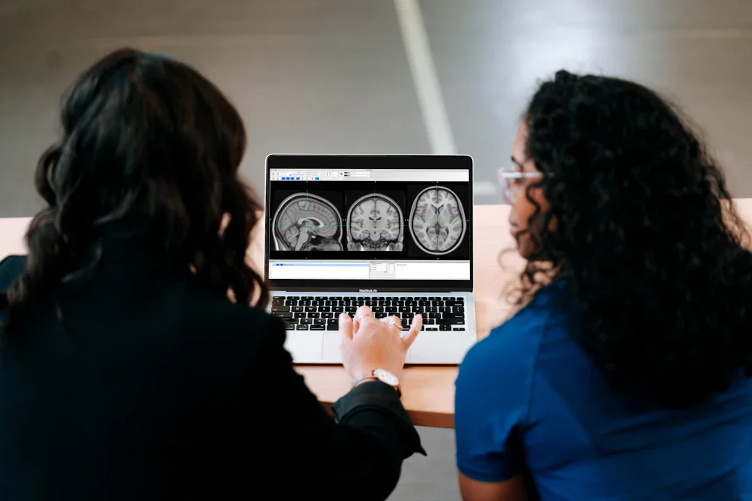 OpenAI が ChatGPT の利用者統計を公開、女性ユーザーが男性を上回る