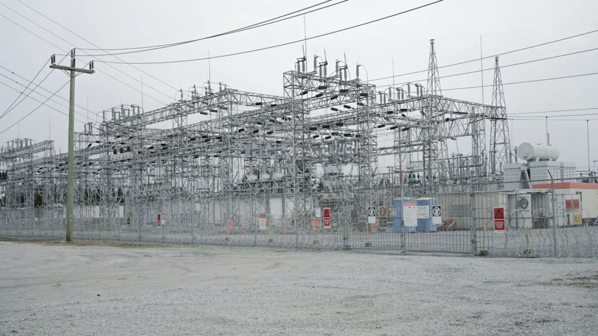 サンダースとAOC、AIデータセンター凍結案を提案