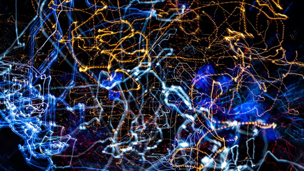 単一スパイクと脳型ハードでAIを省エネ