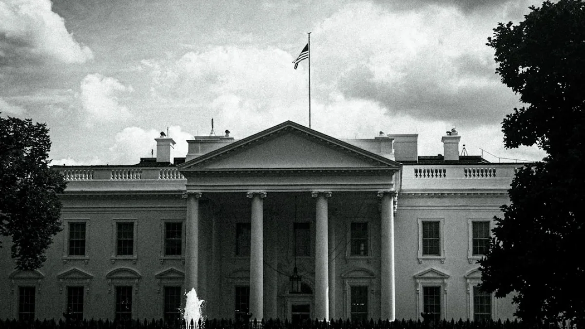 ホワイトハウスの10枚の偽AI画像が示す未来