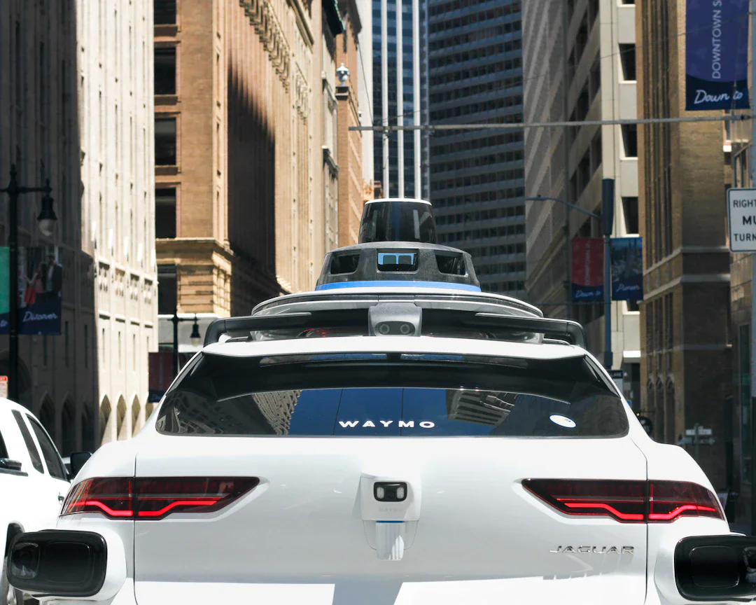 Uberが「完全自動運転提供」を捨てた理由、複数プレイヤー戦略とAIアシスタント機能で実現する次世代ネットワーク