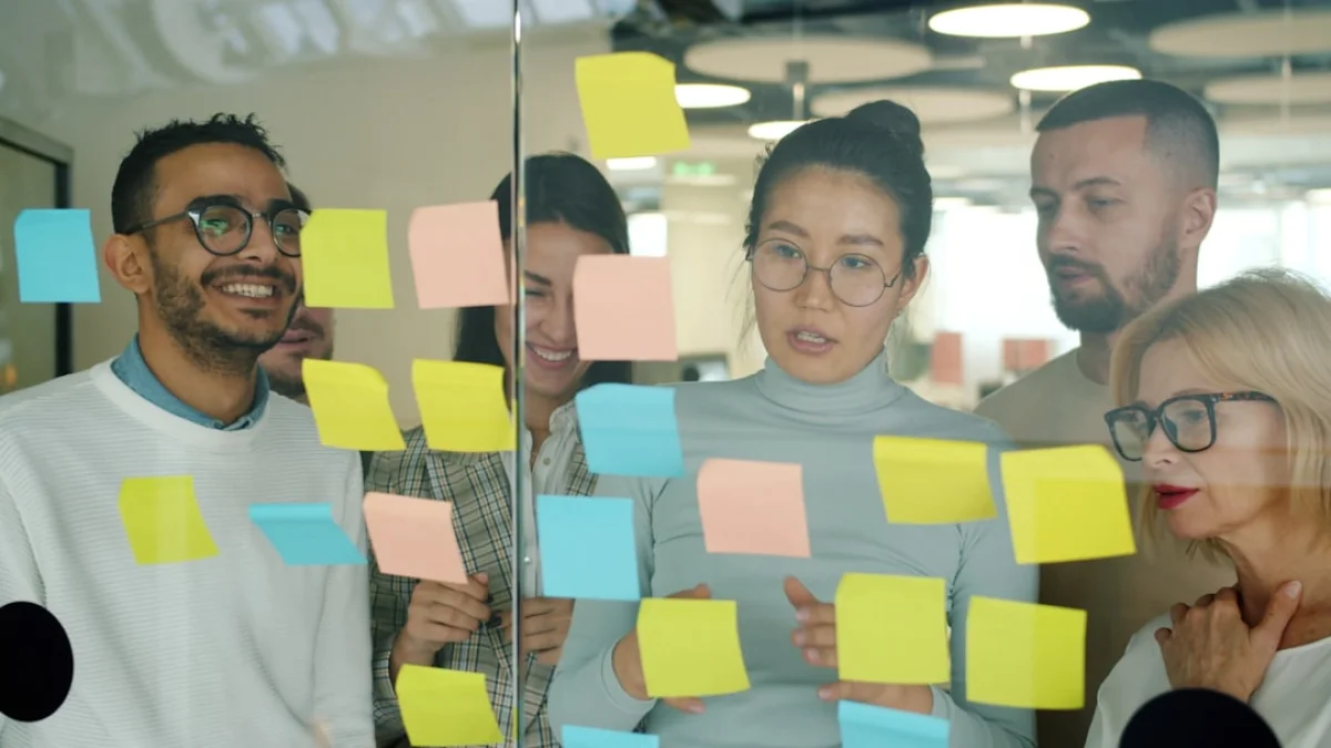 社内で広がる「CEO風AIボス」の正体